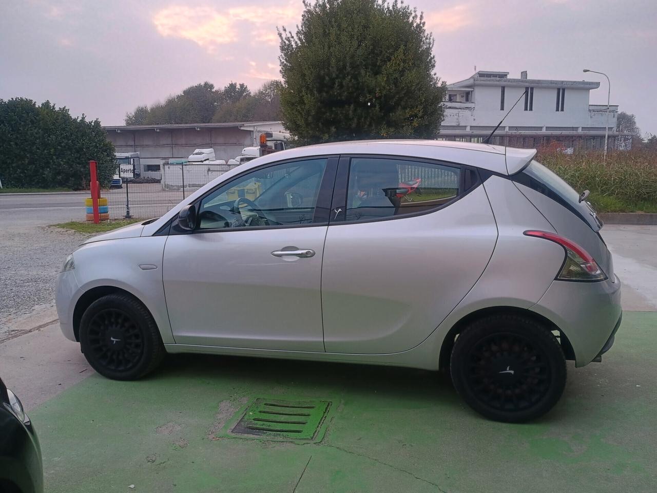 LANCIA YPSILON 1.2 NEOPATENTATI