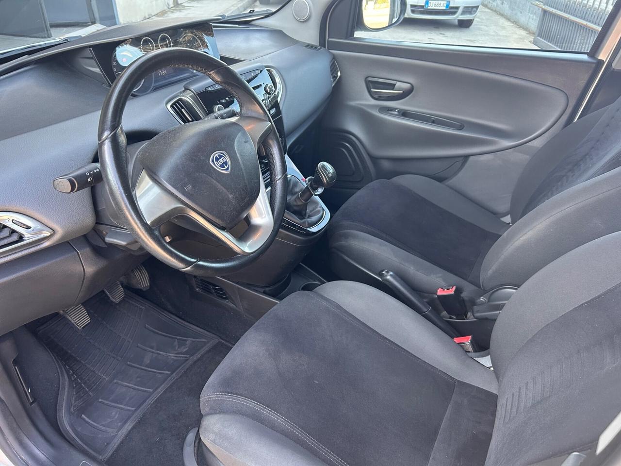 Lancia Ypsilon 1.2 69 CV 5 porte km 107000