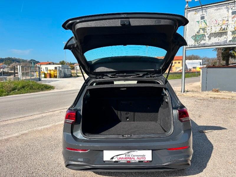 VOLKSWAGEN Golf 8ª serie Golf 1.0 eTSI EVO DSG...