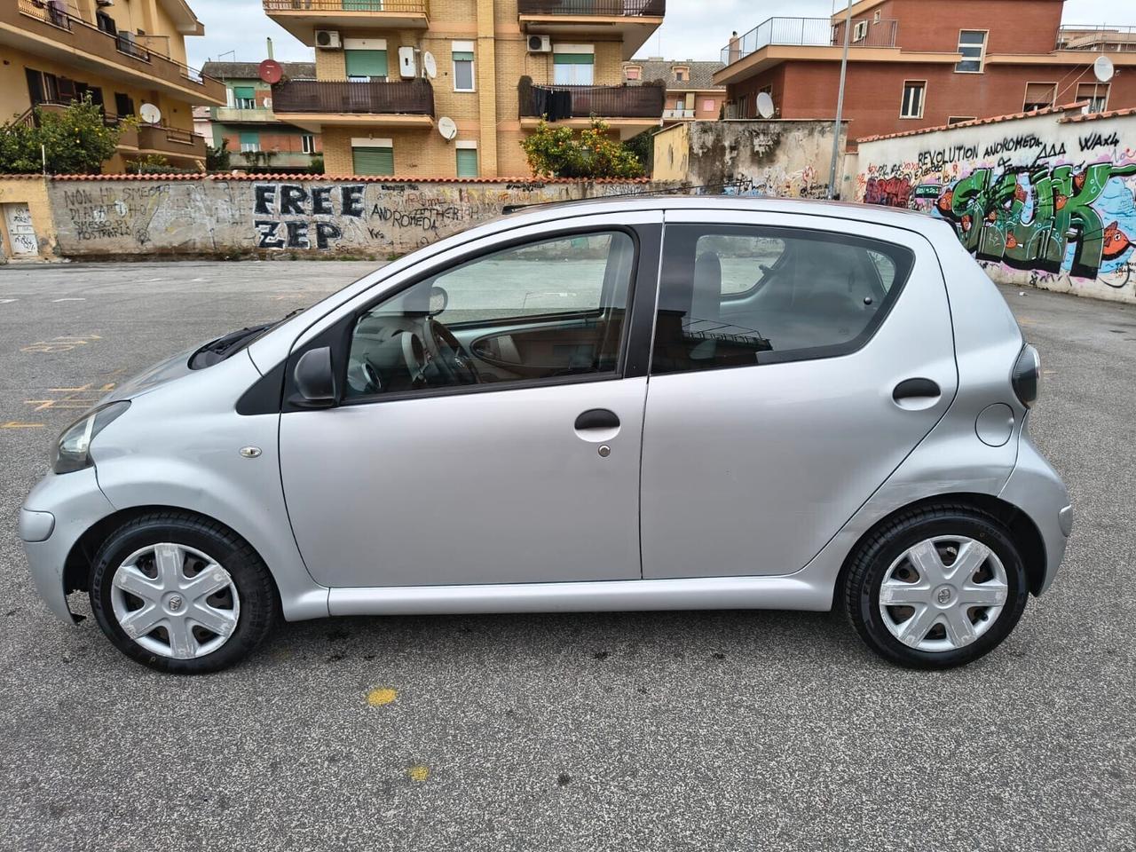 Toyota Aygo 1.0 68cv 5 porte TAGLIANDATA