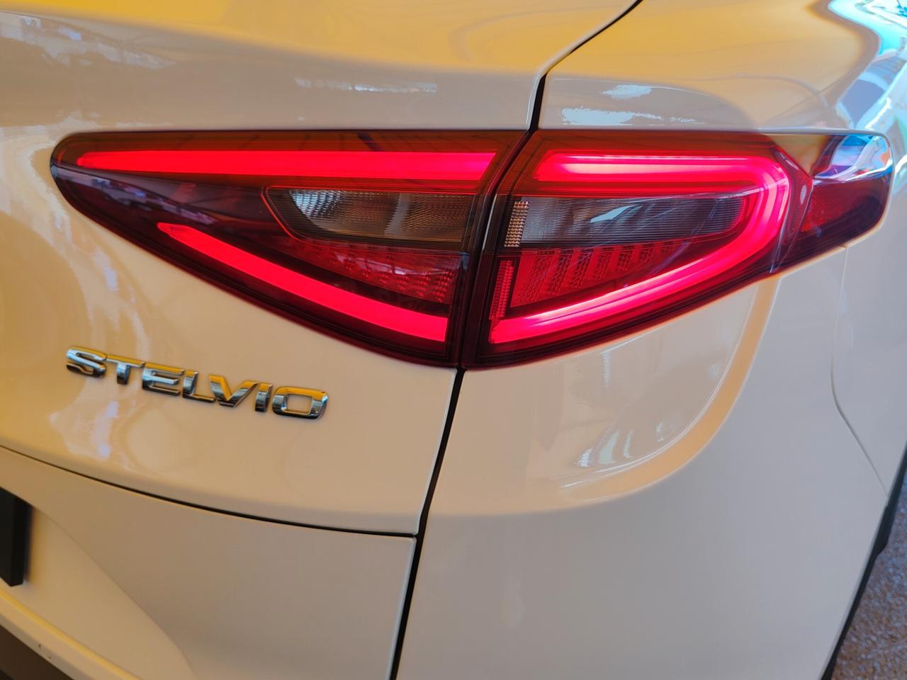 Alfa Romeo Stelvio 2.2 Turbodiesel 210 CV AT8 Q4 Business