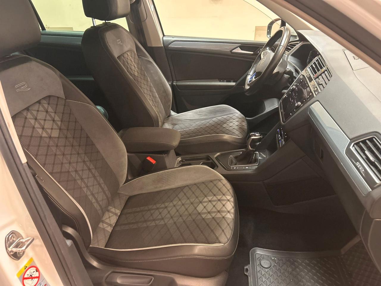 Volkswagen Tiguan 2.0 TDI 150 CV SCR DSG R-Line