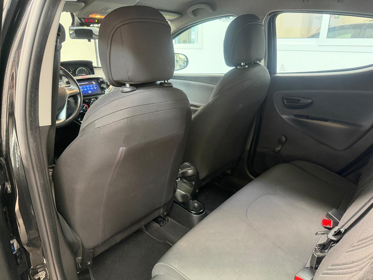 Lancia Ypsilon 1.0 FireFly 5 porte Posti S&S Hybrid Ecochic Gold