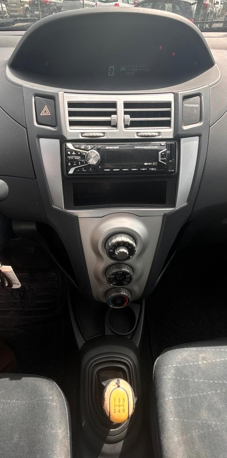 Toyota Yaris 1.0 5 porte
