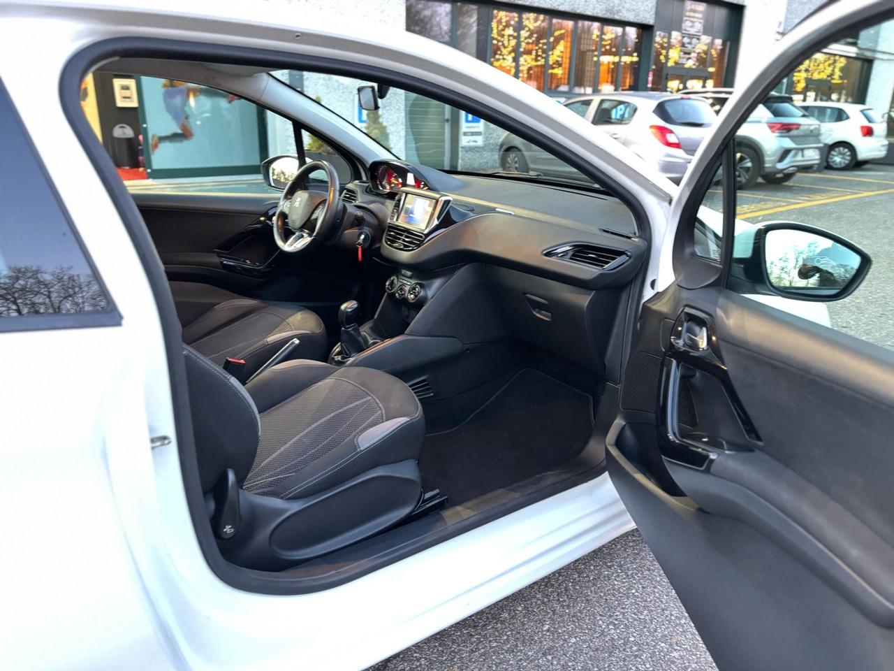 Peugeot 208 1.4 HDi 68 CV 3 porte Allure