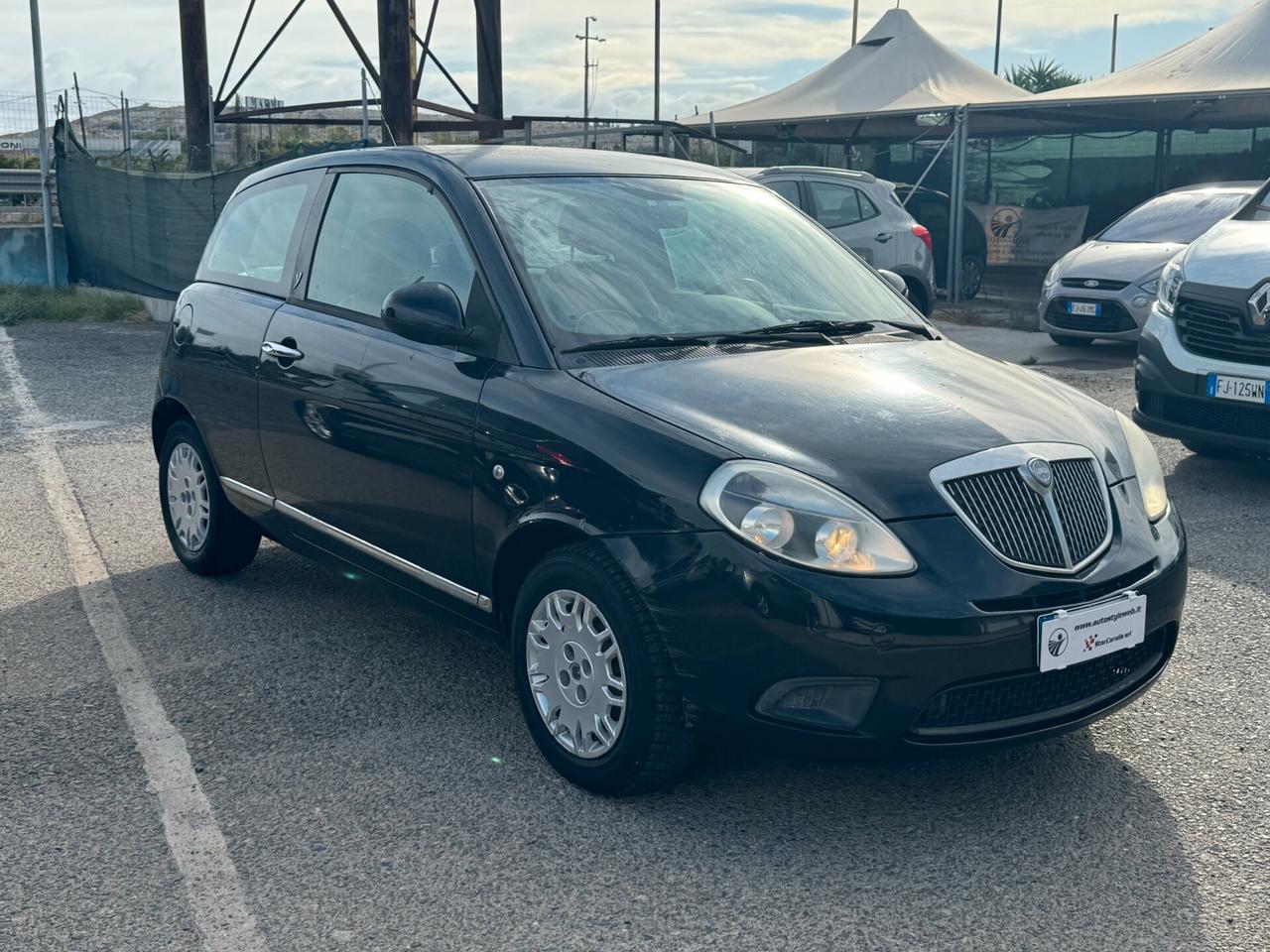 Lancia Ypsilon 1.2 69 CV Unyca - 2012