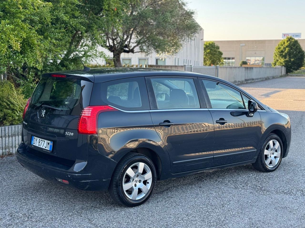 Peugeot 5008 1.6 HDi 110cv Automatico 7Posti