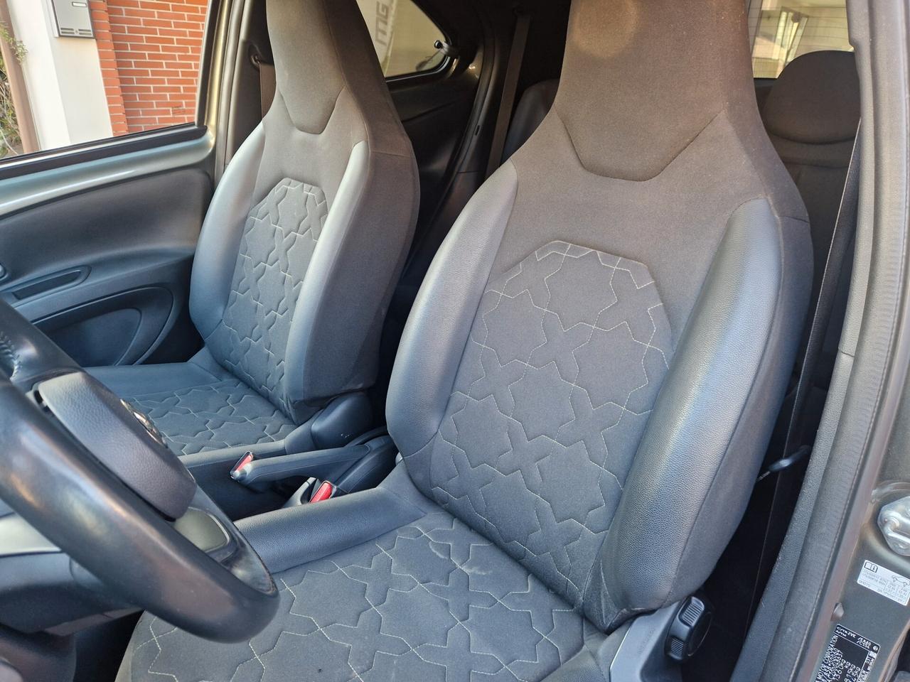 Toyota Aygo X 1.0 72cv Lounge - 1 Propr. - Tagliandi Certificati