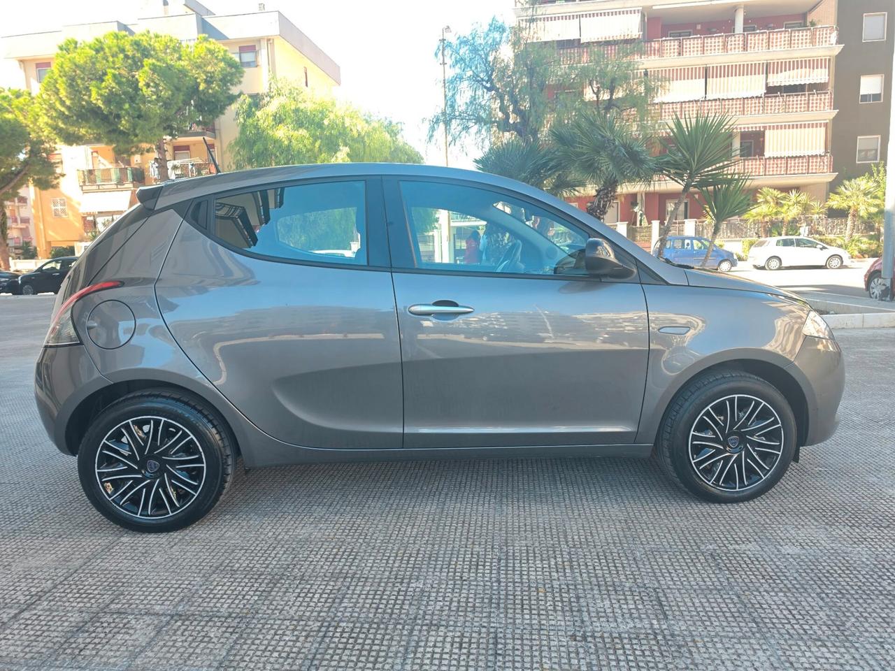 Ypsilon 1.0 FireFly 5 porte S&S Hybrid Silver
