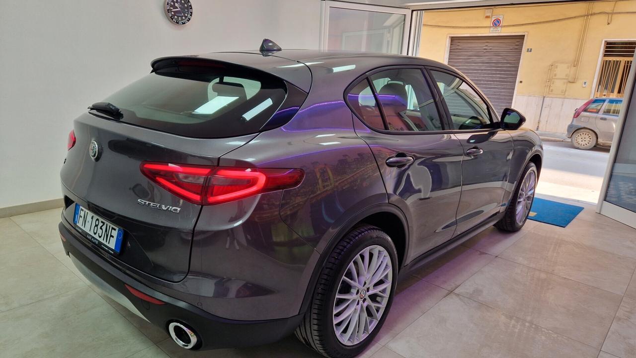 Alfa Romeo Stelvio 2.2 Turbodiesel 180 CV AT8 Q4 Executive