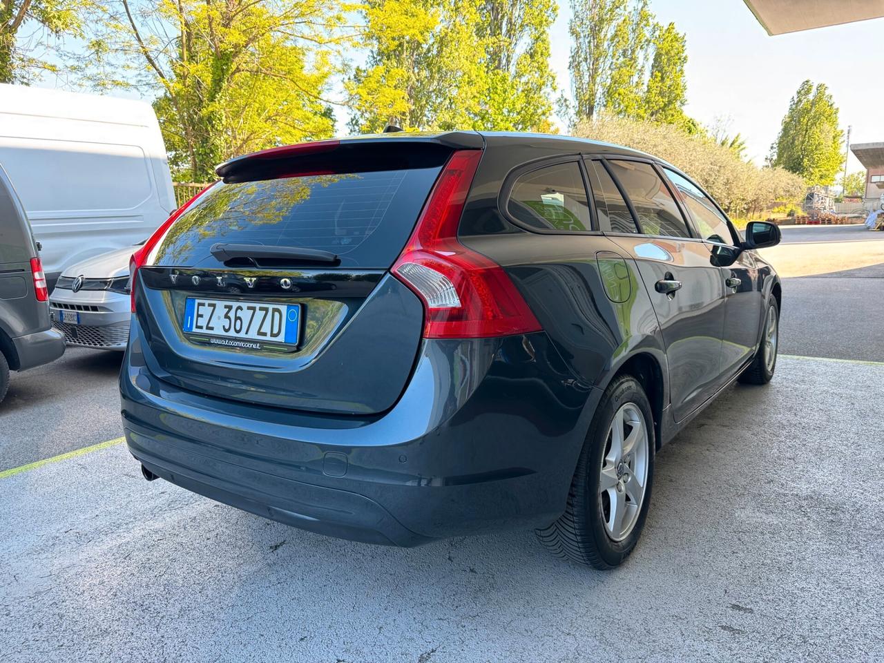 Volvo V60 1.6 d2 Momentum Powershift GARANZIA24MES