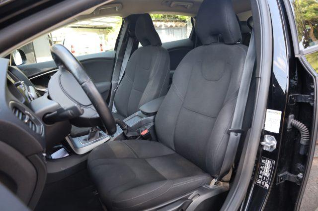 VOLVO V40 D2 2.0d UniPropietario Tagliandata per NEOPATENTAT
