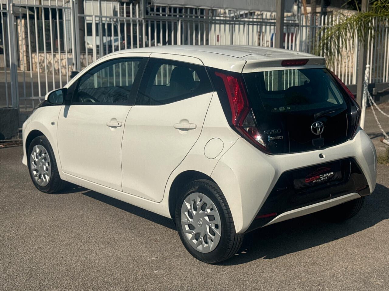 Toyota Aygo Connect 1.0 VVT-i 72 CV 5 porte x-play
