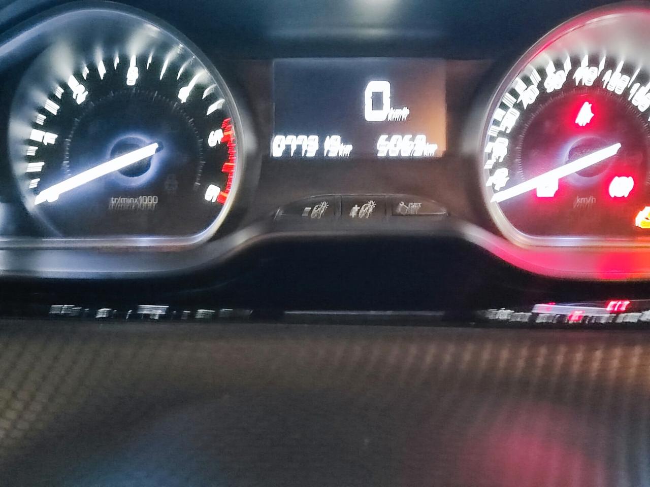 Peugeot 2008 BlueHDi 100 S&S Black Matt