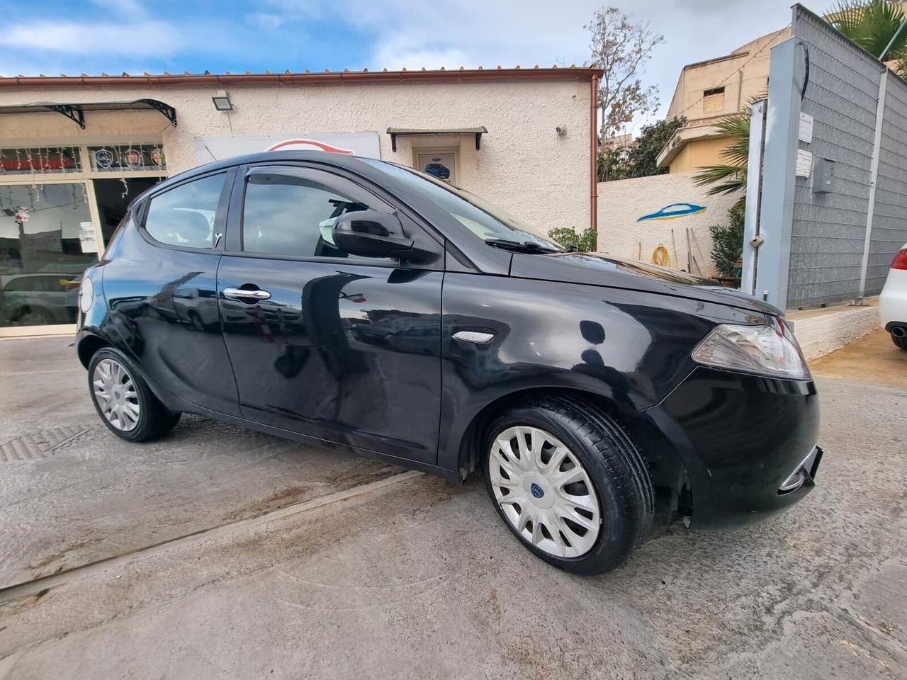 Lancia Ypsilon 1.2 69 CV 5 porte