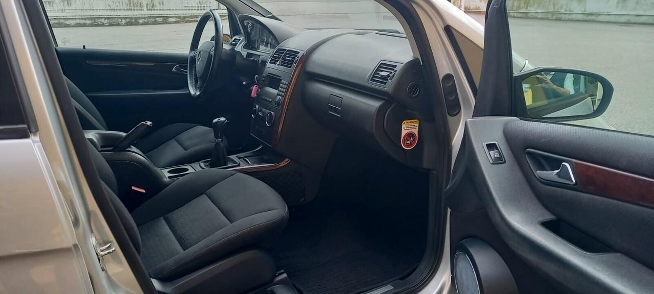 Mercedes-Benz Classe A 150 All. Elegance Benzina cc. 1.5 CV. 95 Cambio Manuale 5 Porte 5 Posti Utilizzabile anche per i Neopatentati.