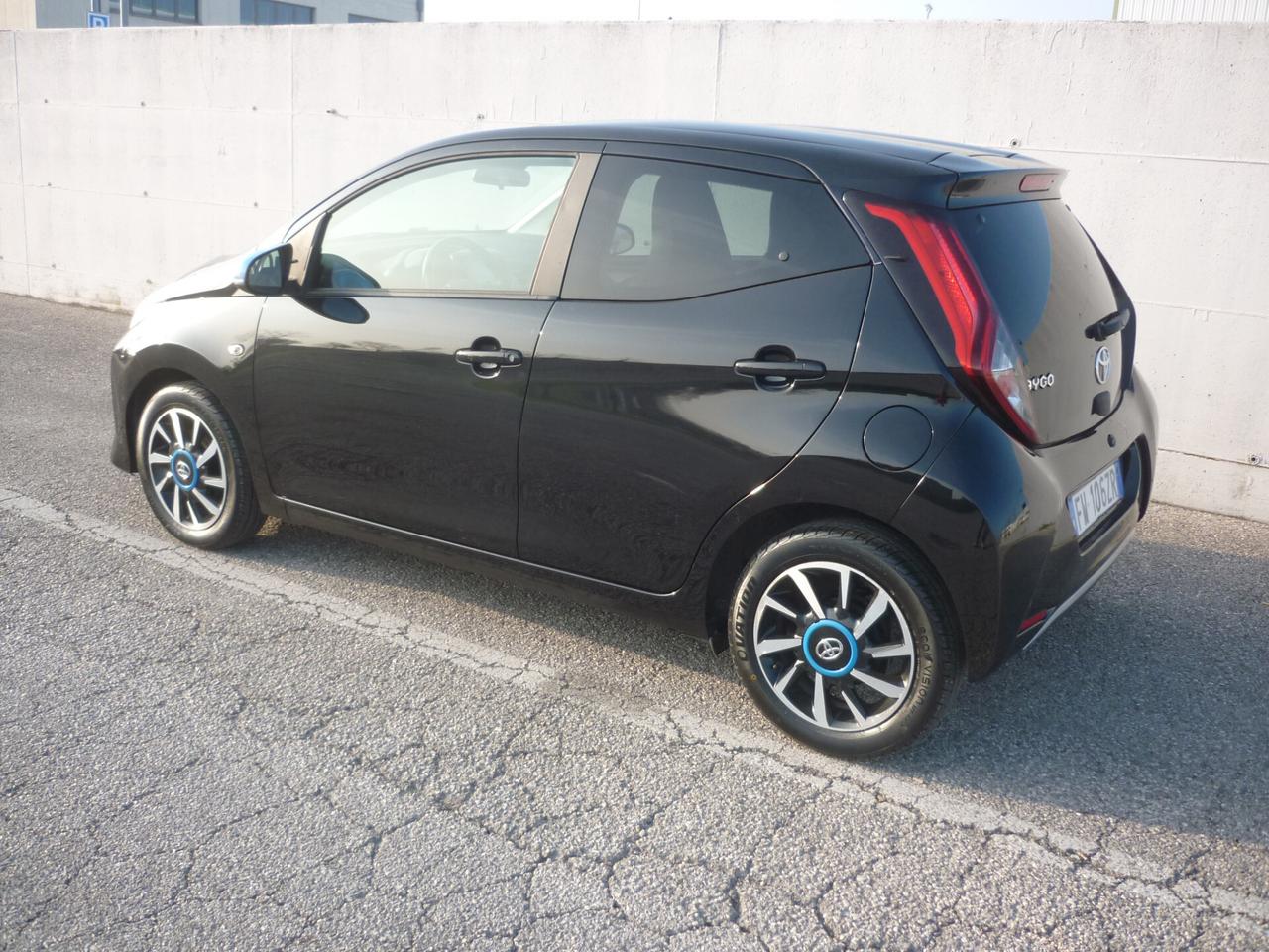 Toyota Aygo 1.0 VVT-i 72 CV 5 porte x-trend