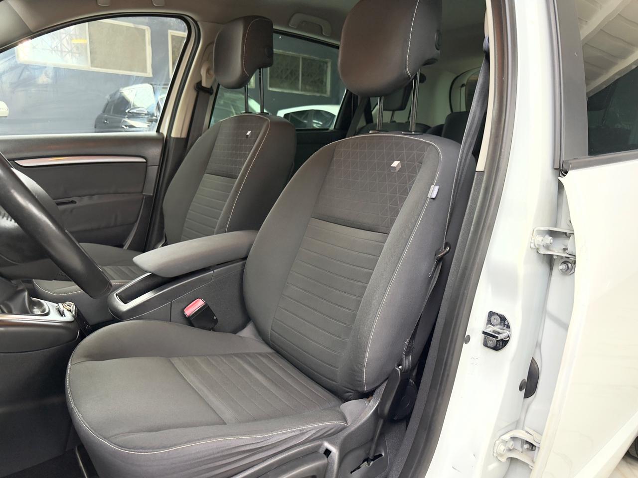 Renault Scenic Scénic XMod dCi 110 CV EDC Limited