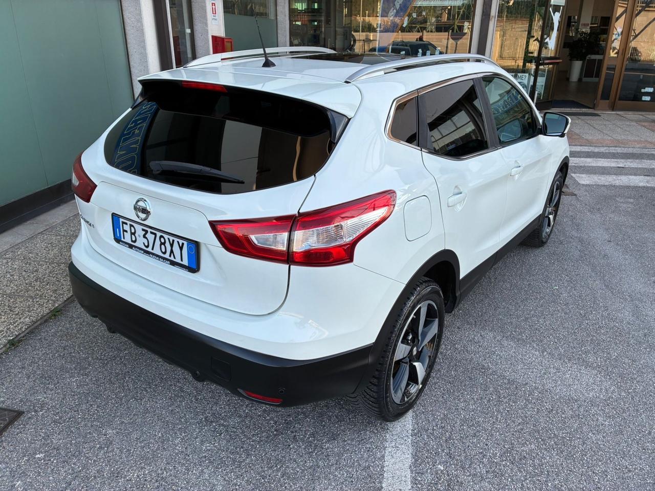 Nissan Qashqai 1.2 DIG-T Tekna 2016 da vetrina