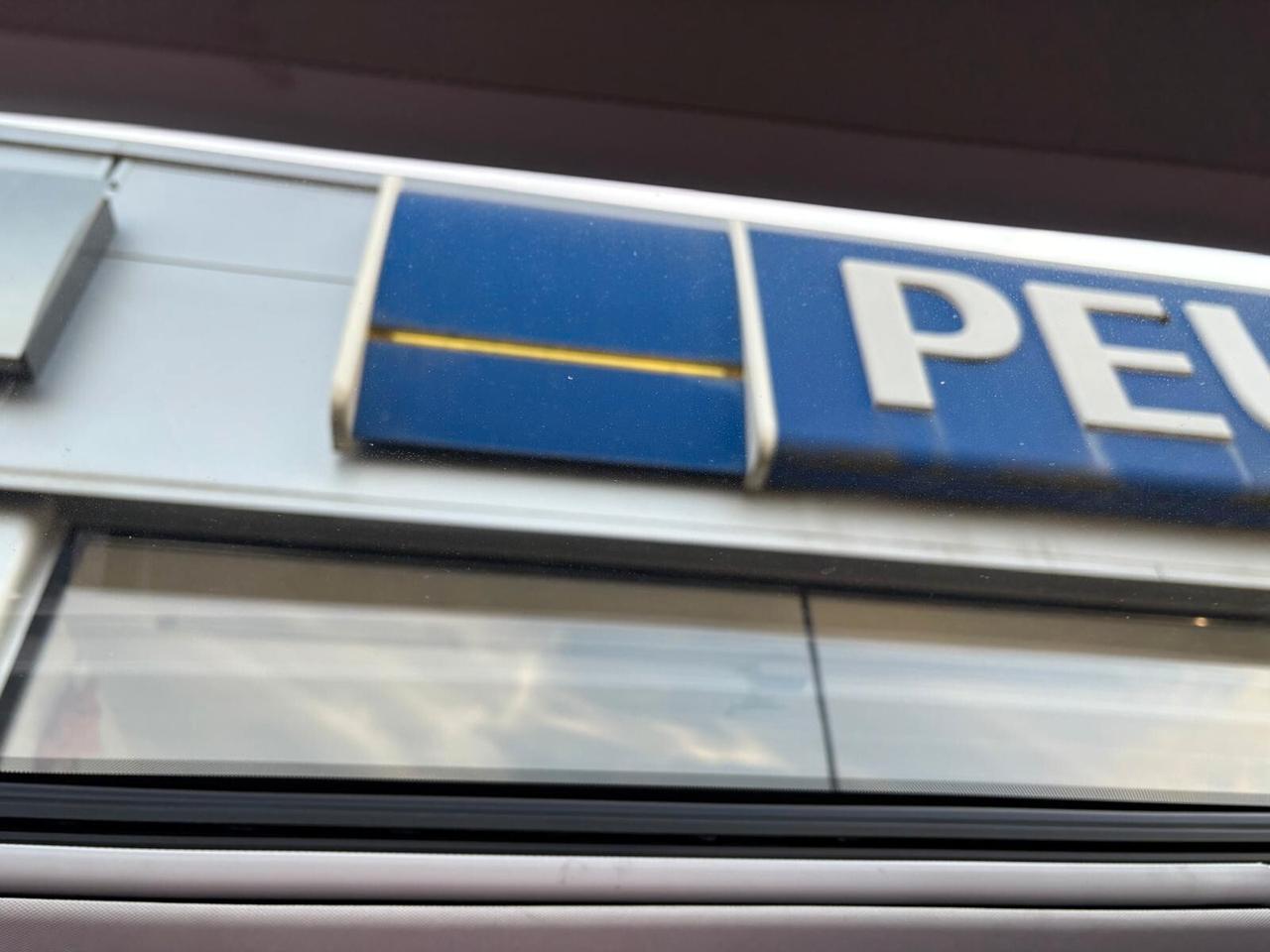 Peugeot Traveller BUSINESS VIP 75 kWh Long 8 posti SPOTICAR