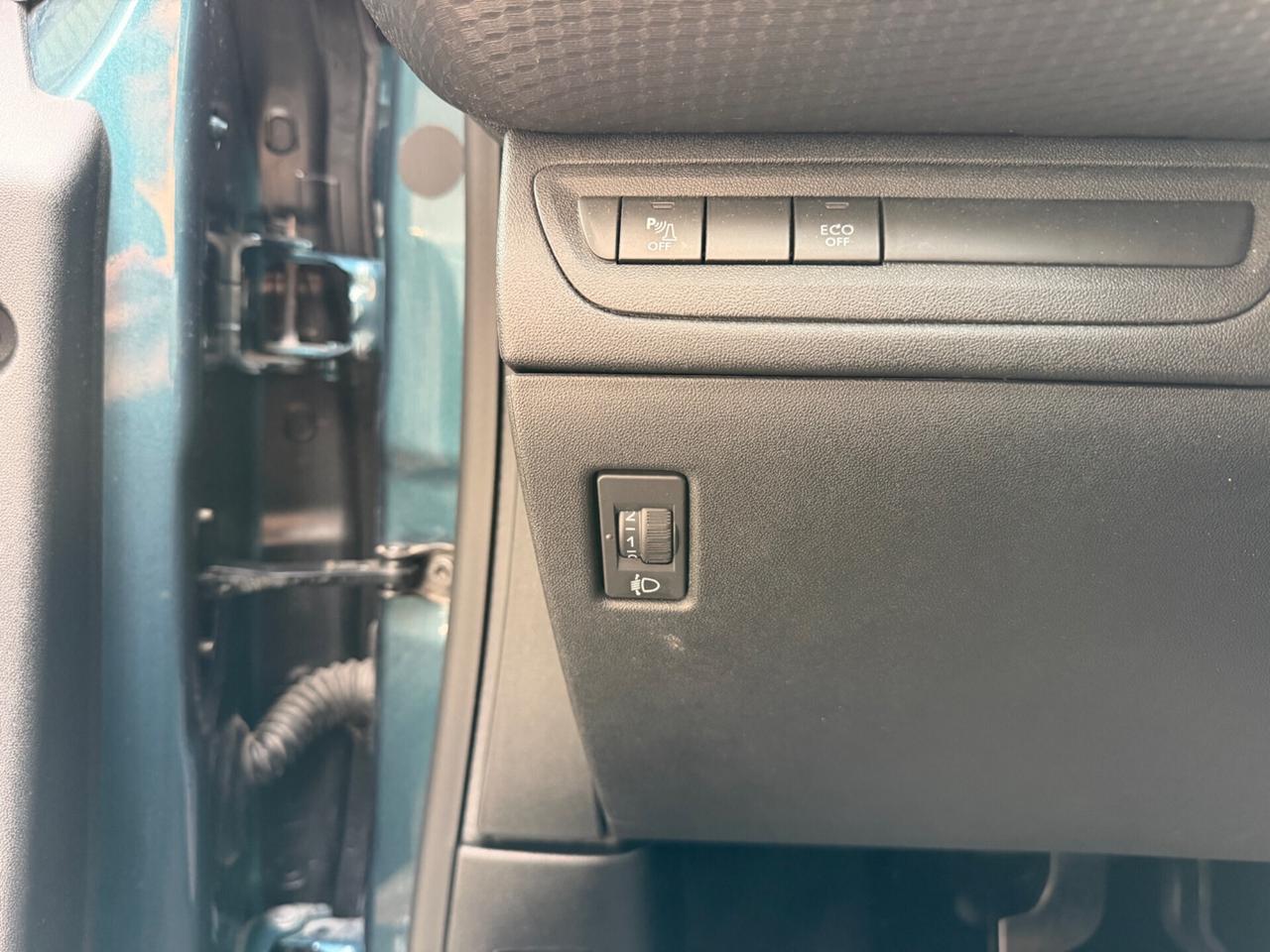 Peugeot 2008 1.2 Turbo Benzina Neopatentati