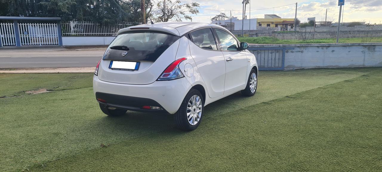 Lancia Ypsilon 1.2 benz. 70 cv 2014 NEOPATENTATI