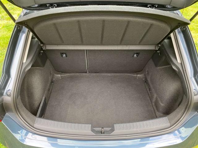 SEAT Leon * SOLAMENTE 49.000km! * SuperAccessoriata W.less