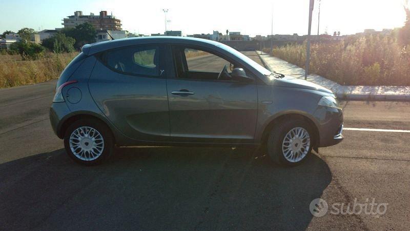 Lancia Ypsilon 1.2 69cv Silver