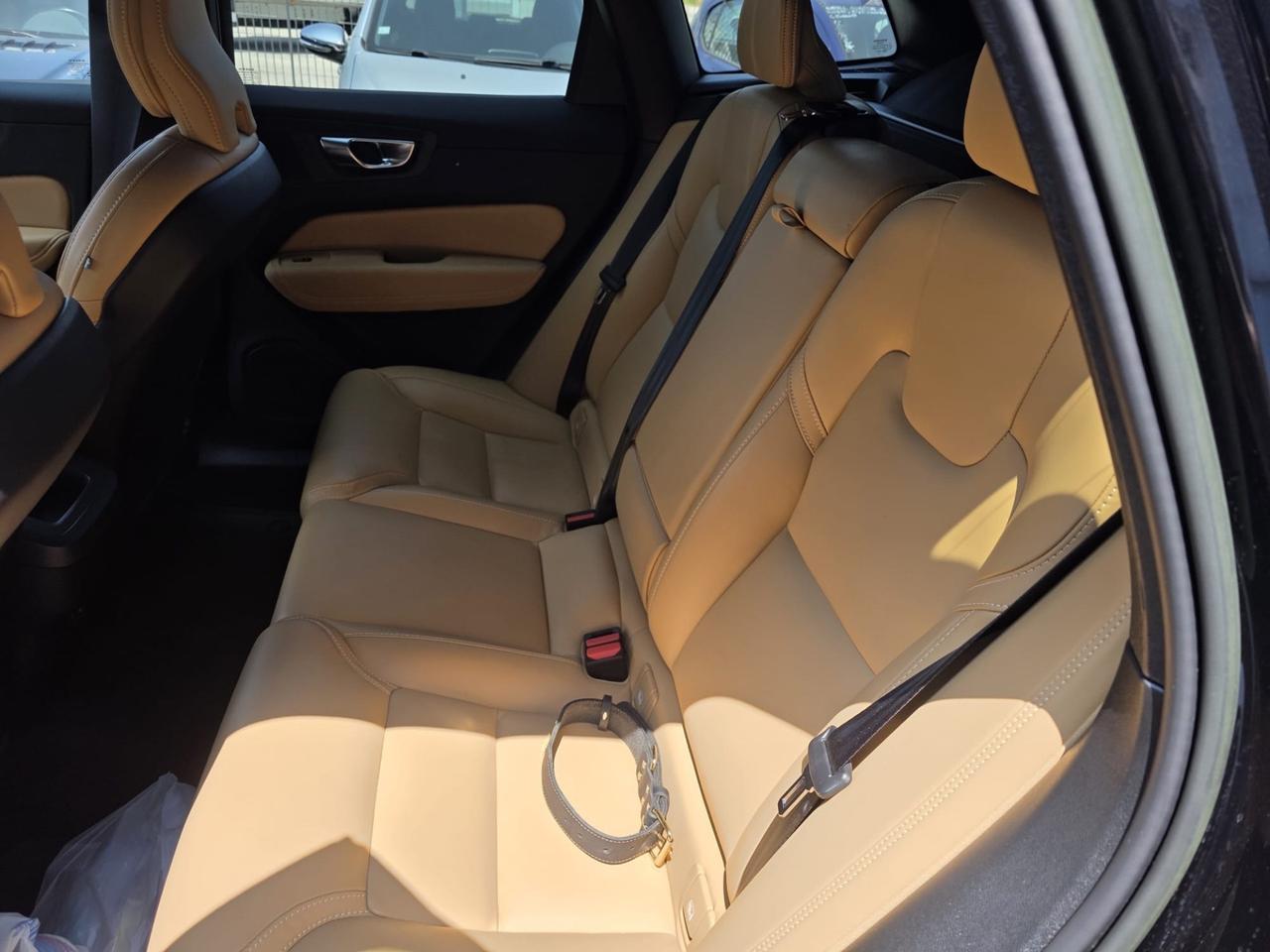 Volvo XC60 B4 2.0 hybrid 2023