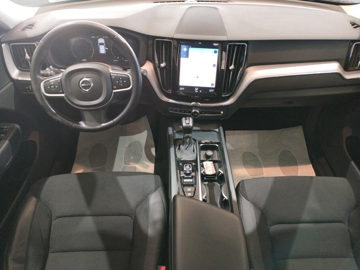 VOLVO XC60 (2017-->) XC60 D4 Geartronic Business