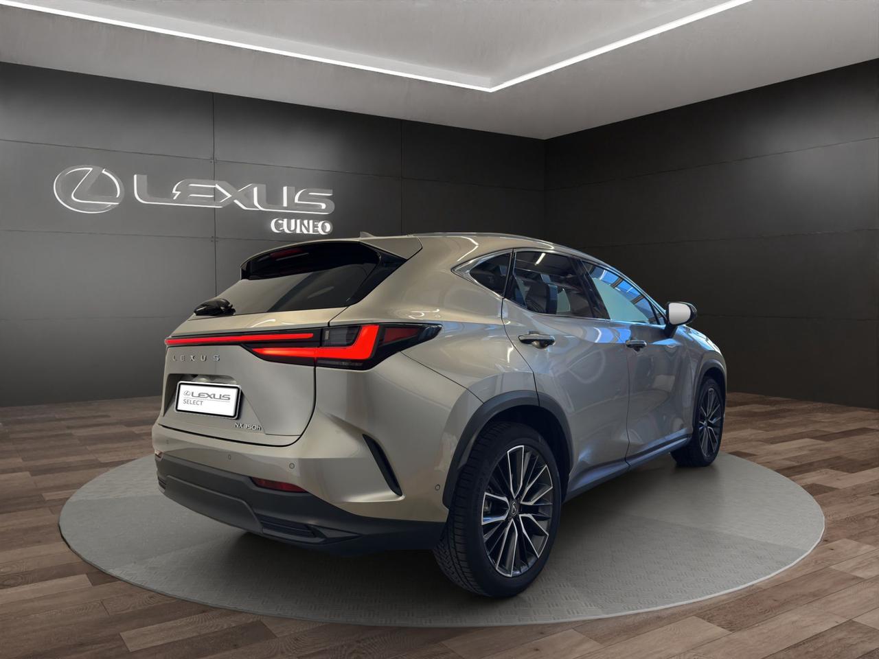 Lexus NX 350h 2.5 Luxury 4wd 244cv e-cvt
