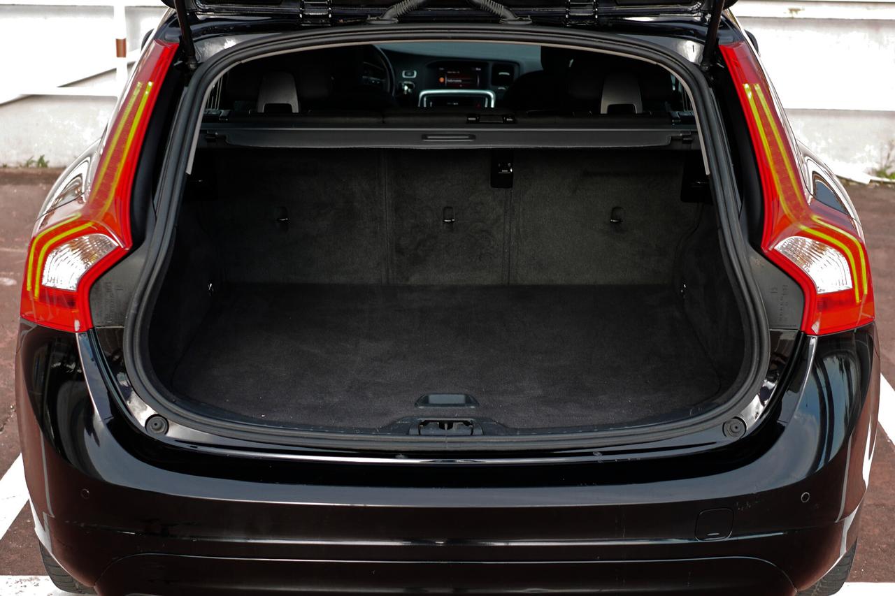 Volvo V60 D2 R-design