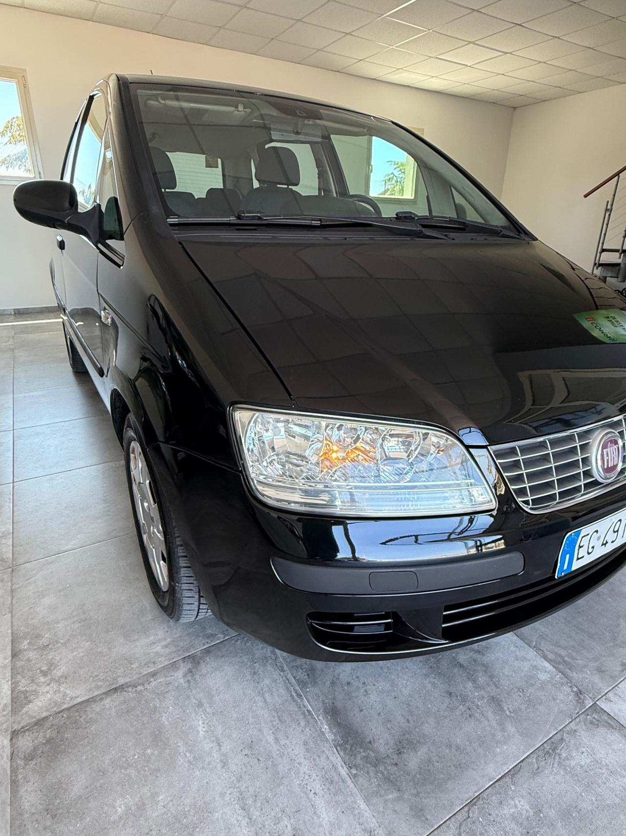 Fiat Idea 1.2 Black Label