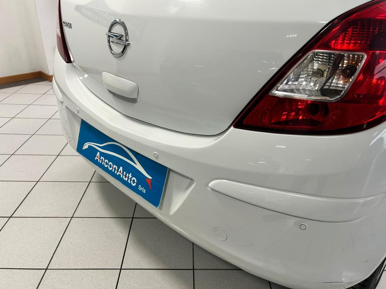 Opel Corsa 1.2b cambio automatico 2013