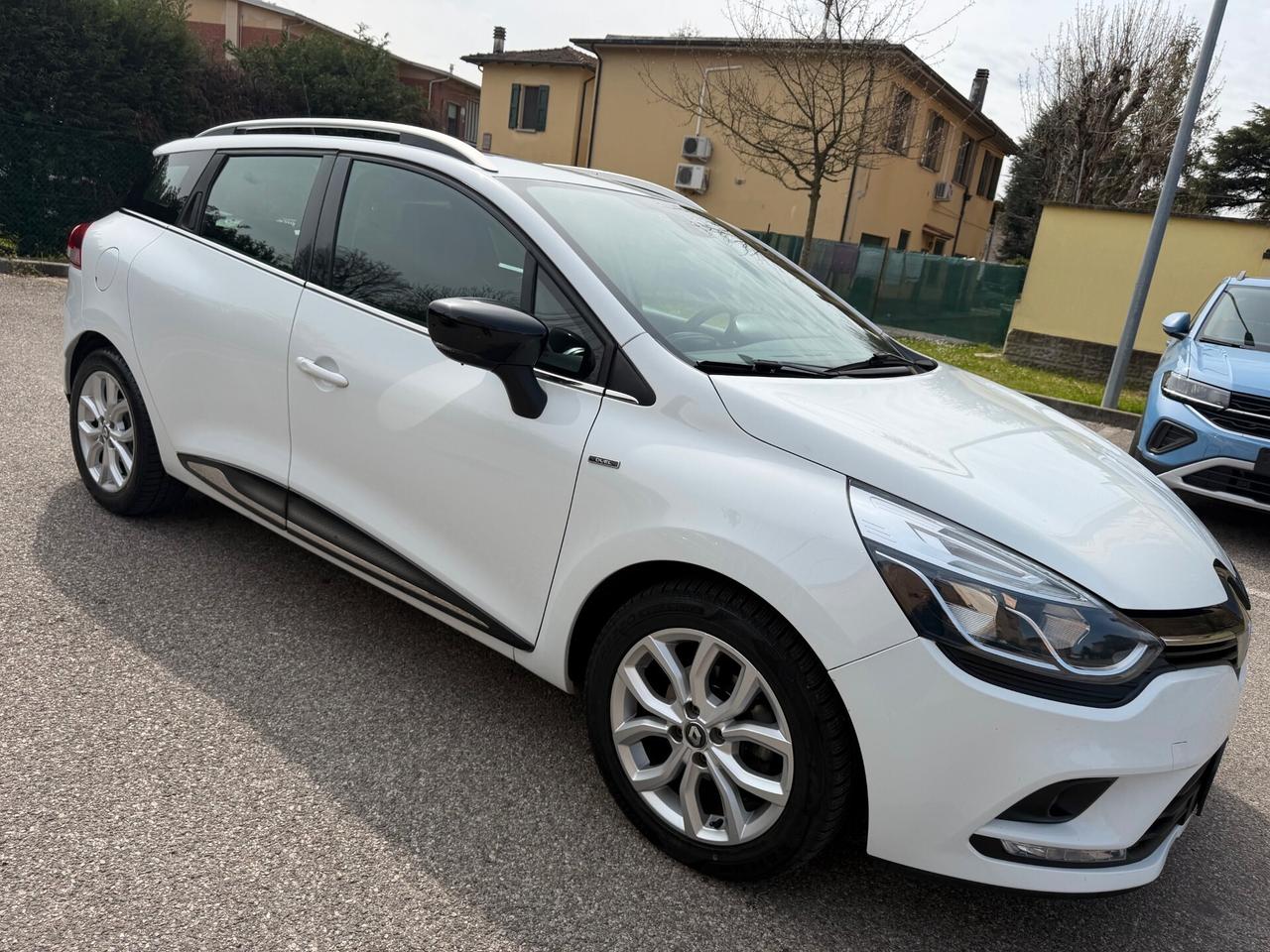 Renault Clio Sporter 1.5 dci - NEOP. - NAV. - 12 MESI DI GARANZIA -