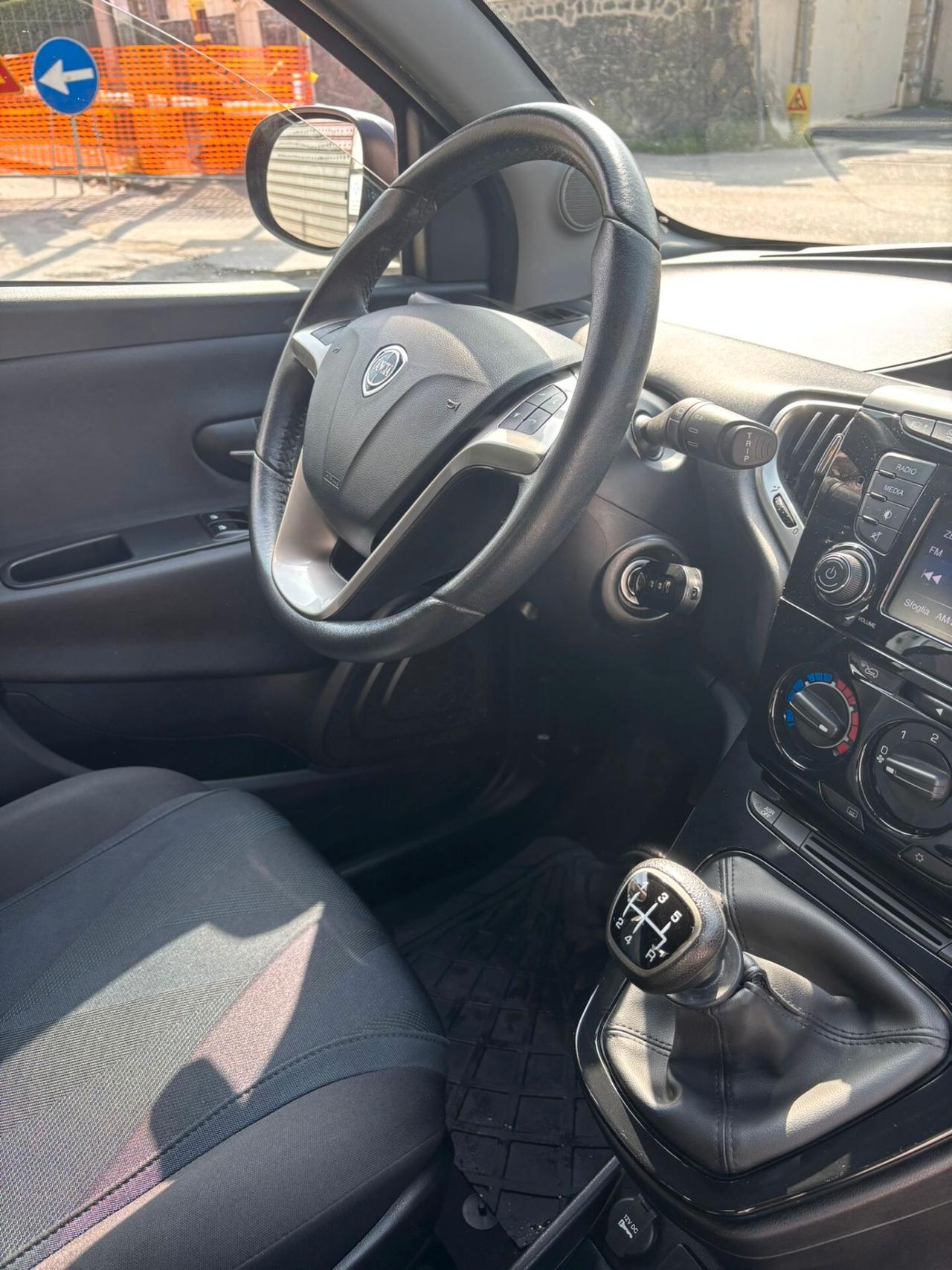 Lancia Ypsilon 1.2 69 CV 5 porte S&S Gold