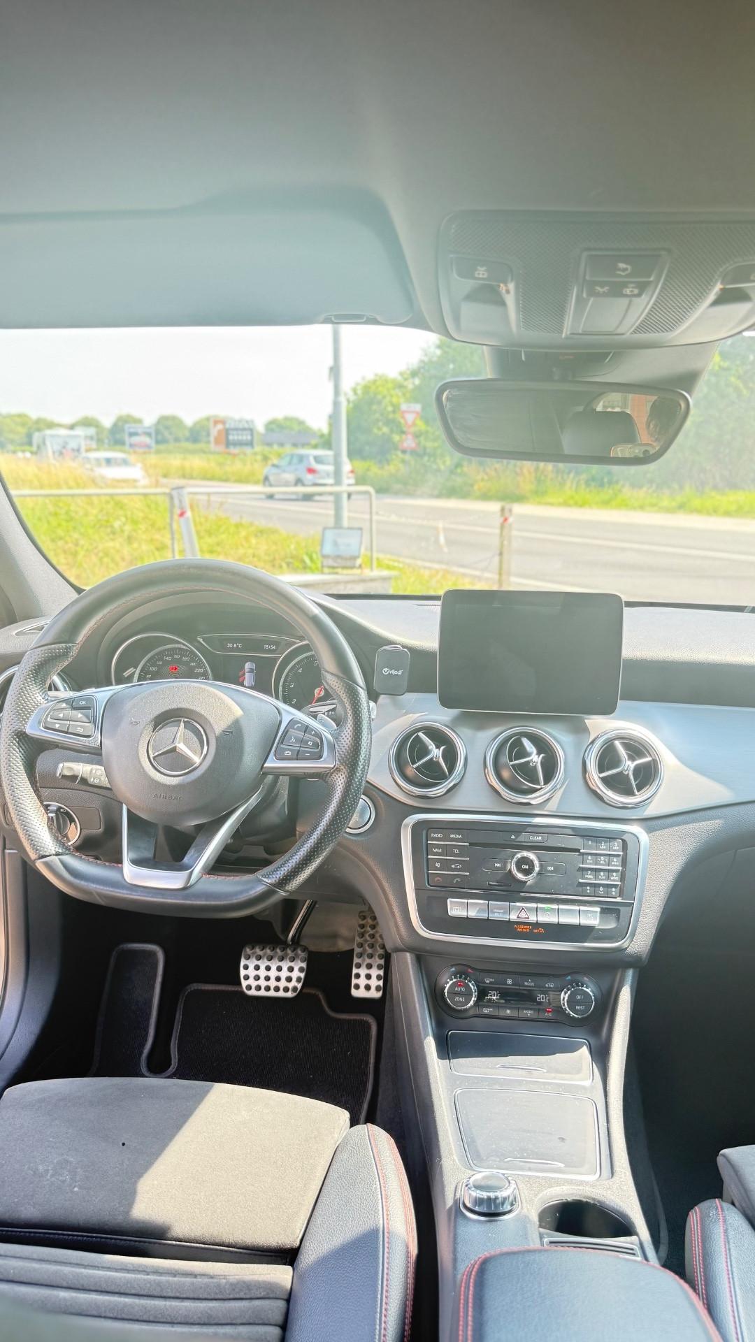 MERCEDES GLA 250 ALLESTIMENTO AMG 4MATIC