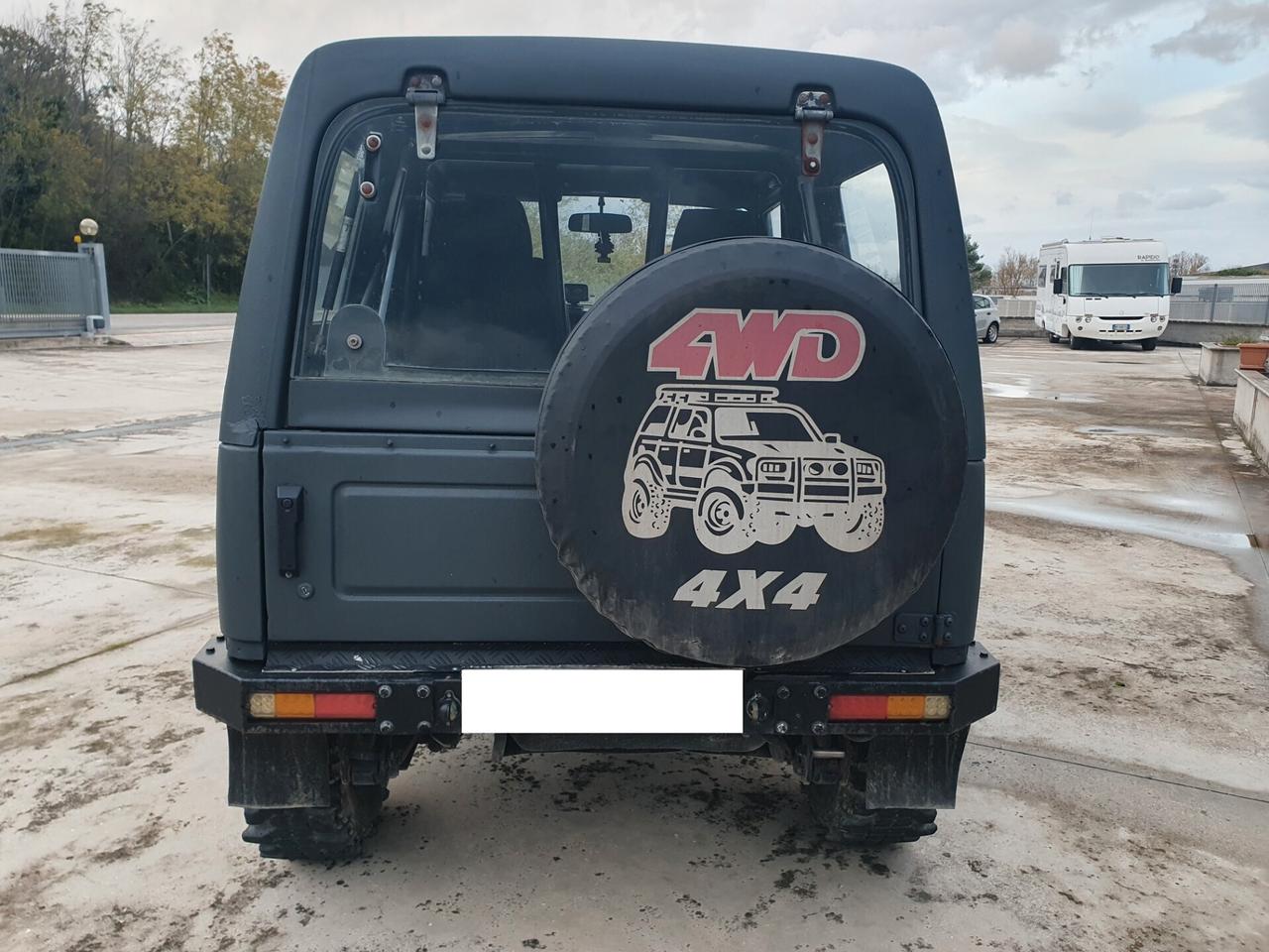 Suzuki SJ 413 SJ413 Berlina TA Autocarro