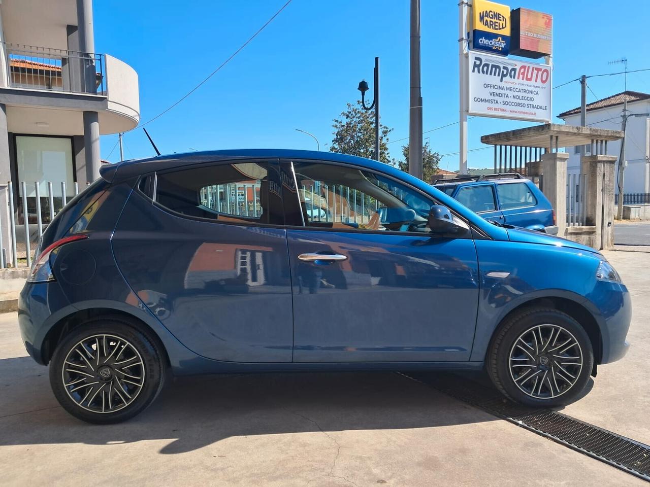 Lancia Ypsilon 1.0 FireFly 5 porte S&S Hybrid Gold