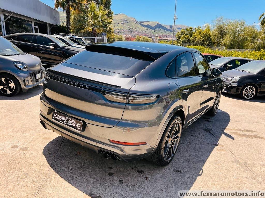 Porsche Cayenne Coupé 3.0 V6 E-Hybrida soli 779 euro al mese