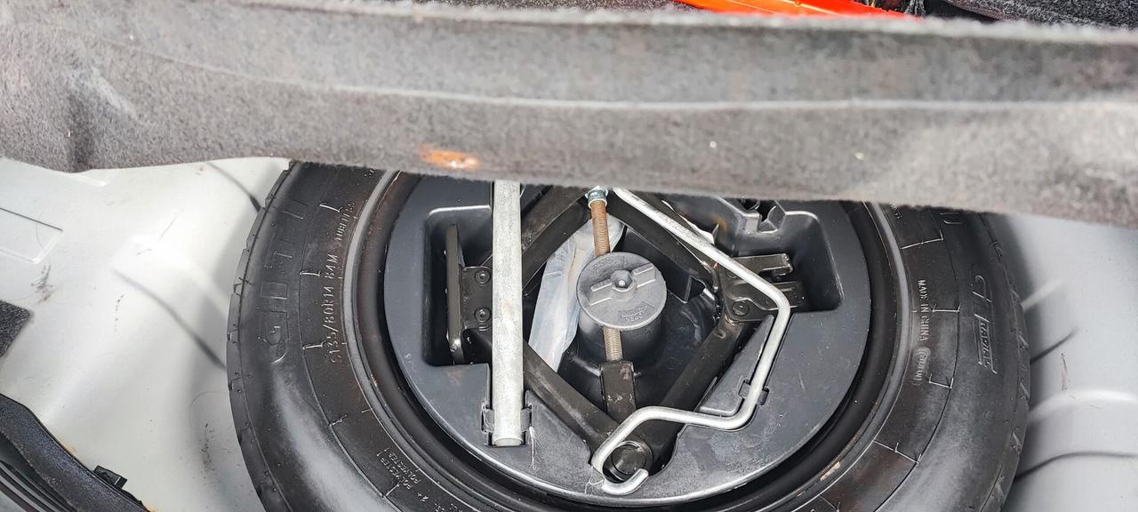 Ypsilon Gold con ricarica Cell e retrocamera 2023