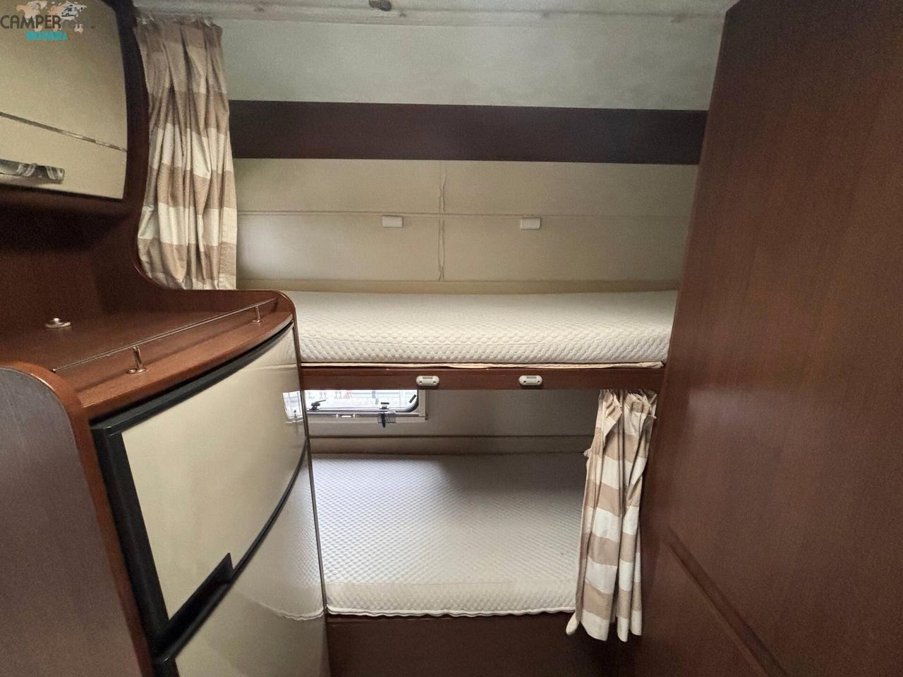 CARAVANS INTERNATIONAL ELLIOT 40 - mansardato con letti a castello in coda