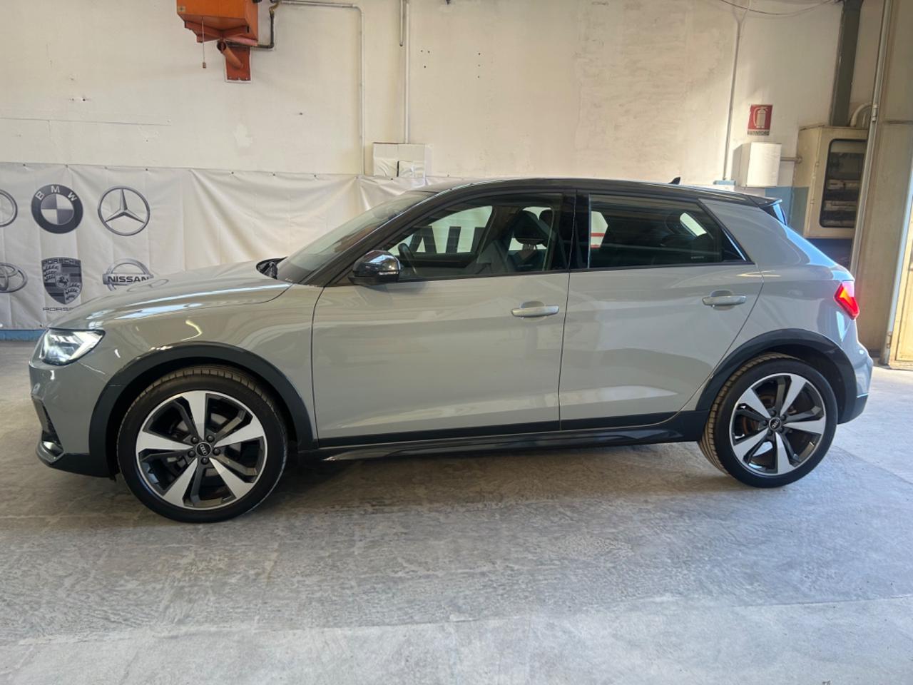 Audi A1 citycarver 30 TFSI Identity Contrast