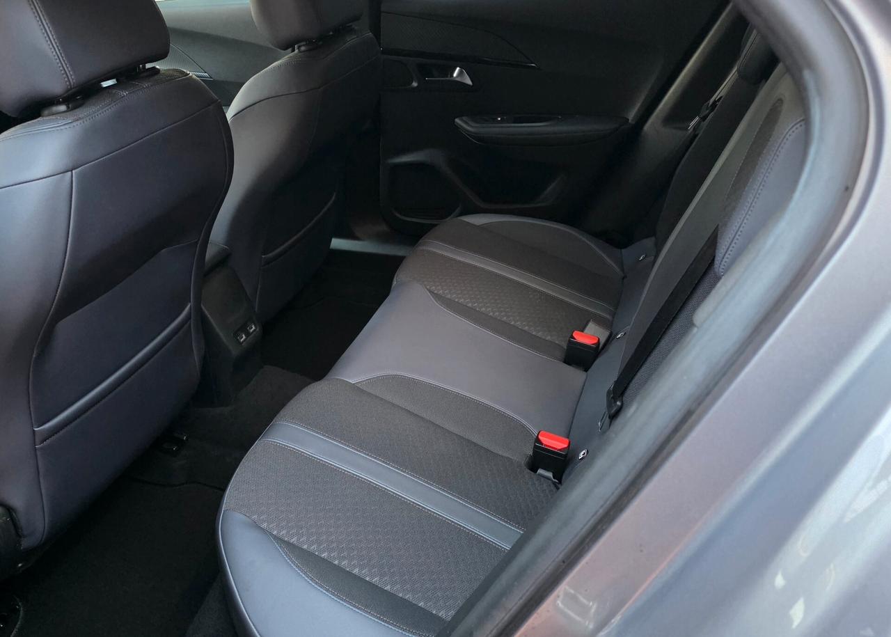 Peugeot 2008 PureTech 130 S&S Allure Navi Pack