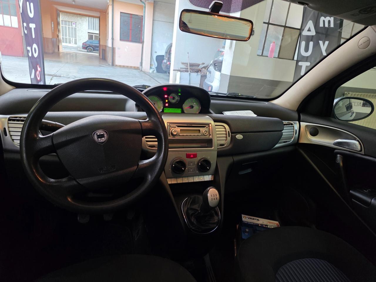 Lancia Ypsilon 1.3 MJT 75 CV Argento