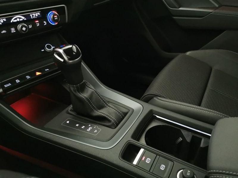 Audi Q3 Sportback 35 2.0 tdi Identity Black s-tronic