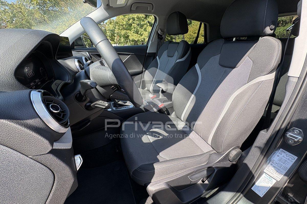 AUDI Q2 30 TDI S tronic Identity Black