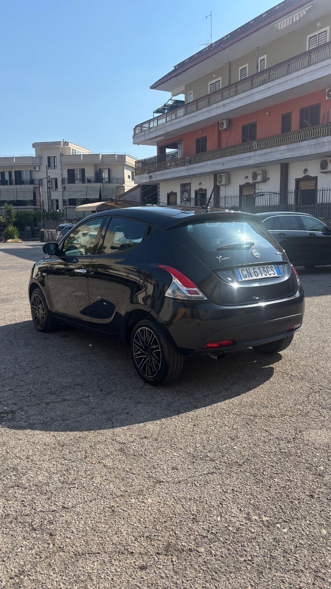 Lancia Ypsilon 1.0 FireFly 5 porte S&S Hybrid Gold Plus