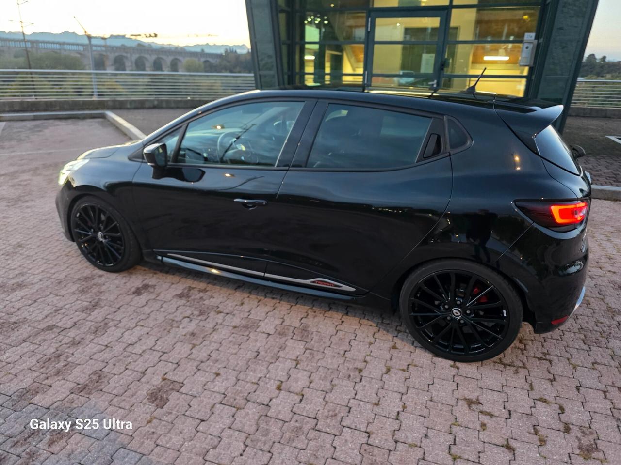 Clio rs trophy cv 220 valutiamo usato