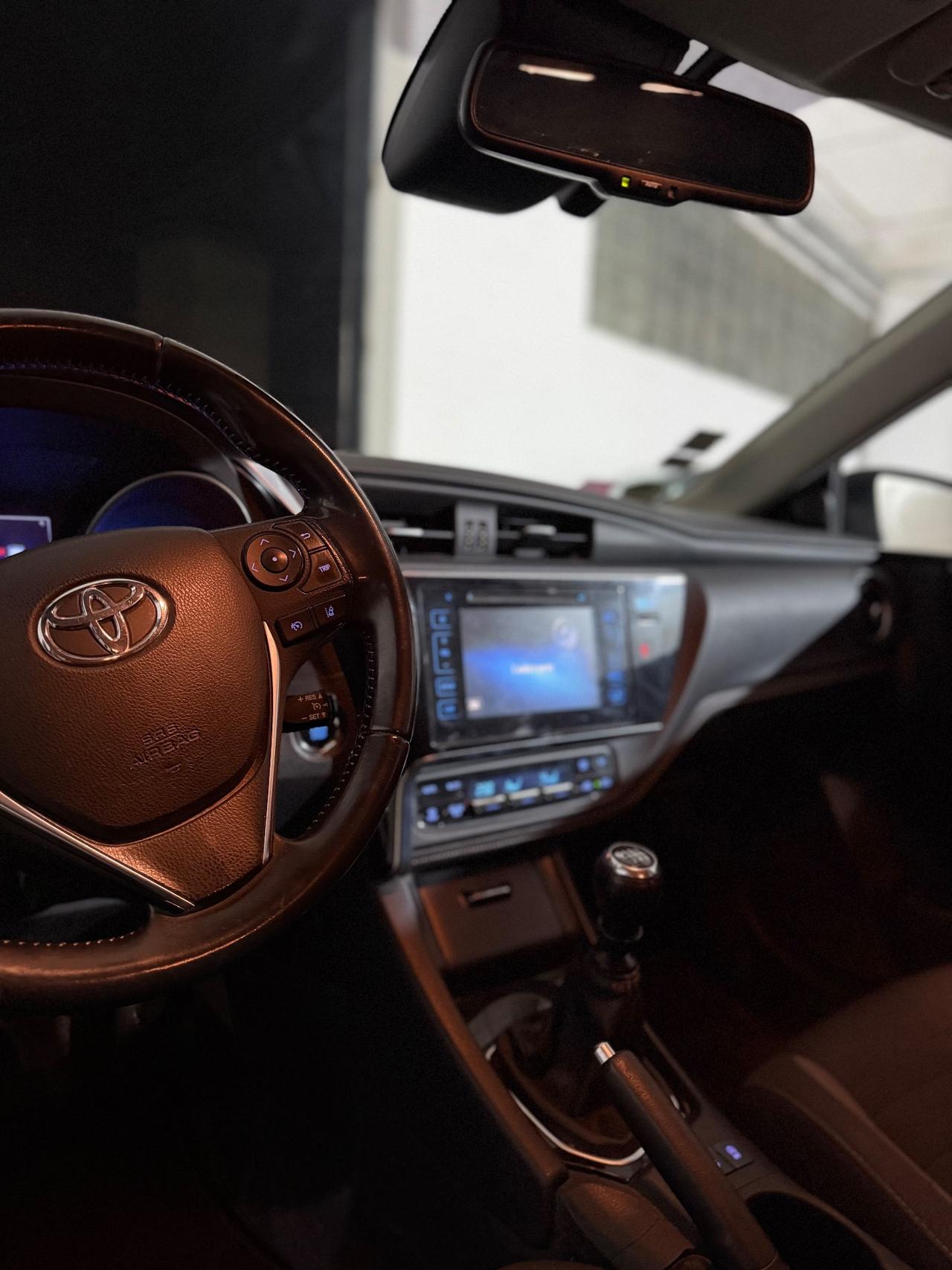 Toyota Auris 1.6 D-4D Lounge